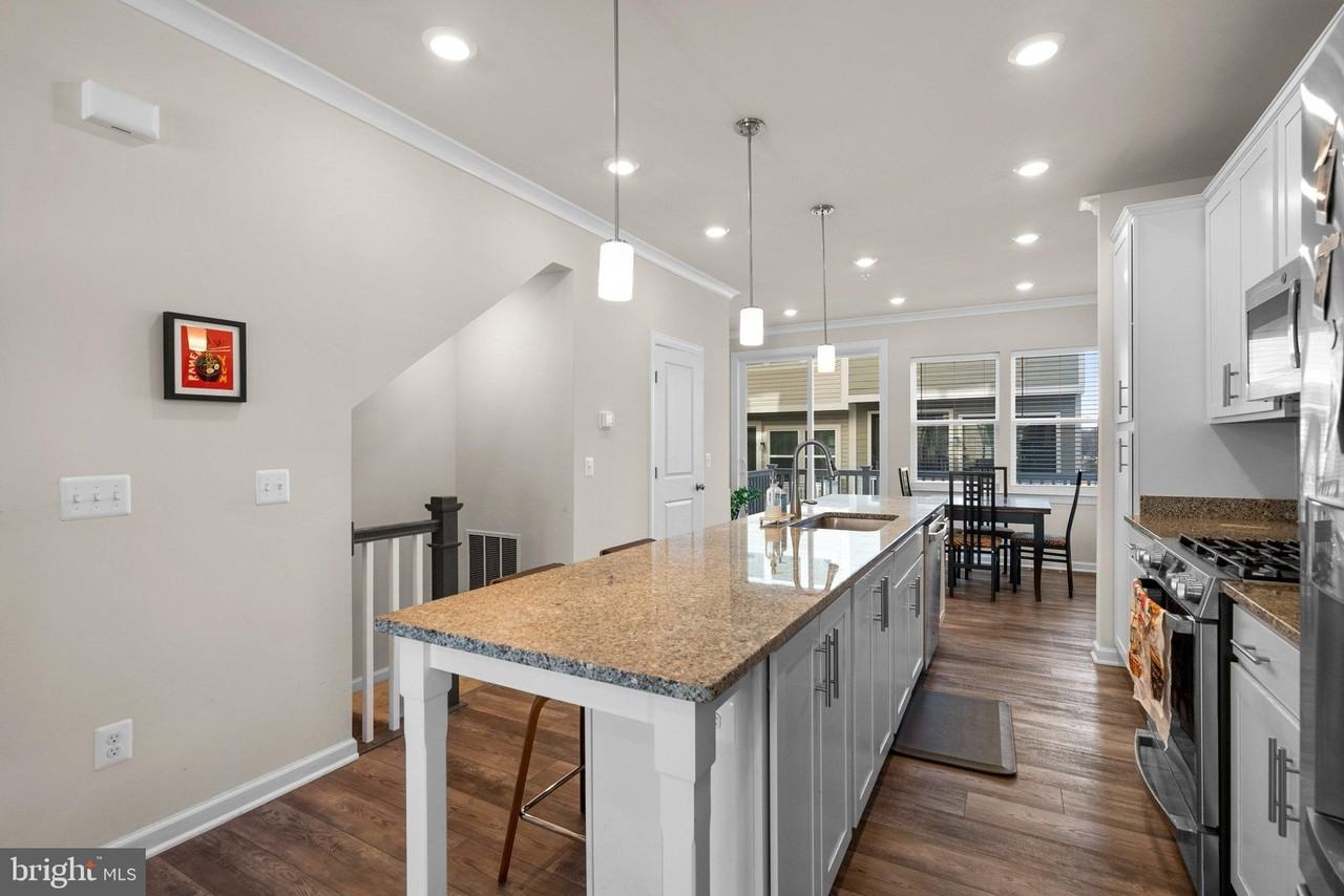 16154 Bowery St - Photo 7 of 37