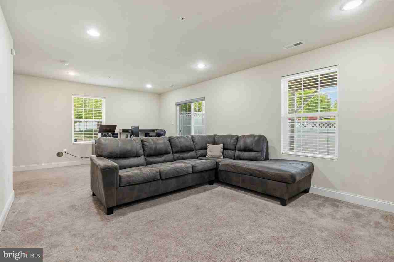 15200 Richard Bowie Ln - Photo 4 of 24