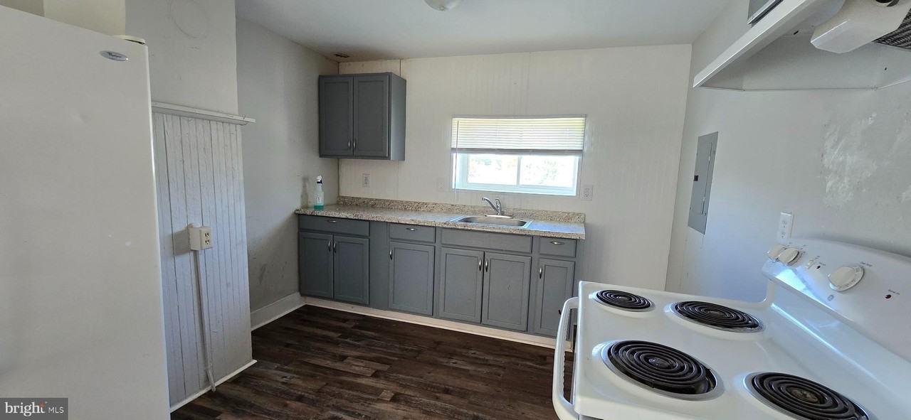 29 N Main St #A - Photo 7 of 12