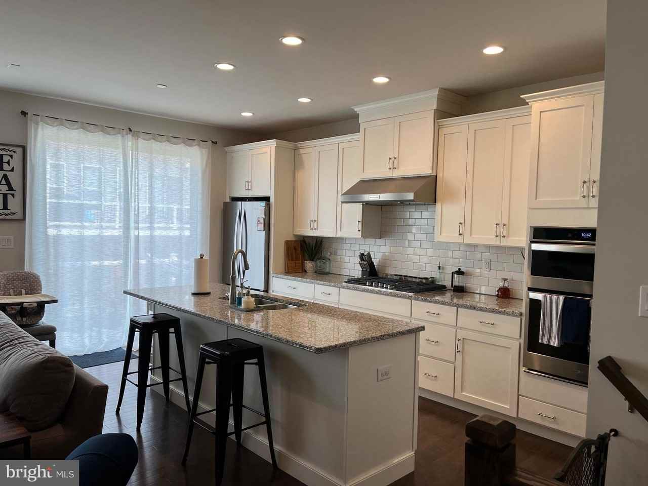 405 Redbud Ln - Photo 2 of 16