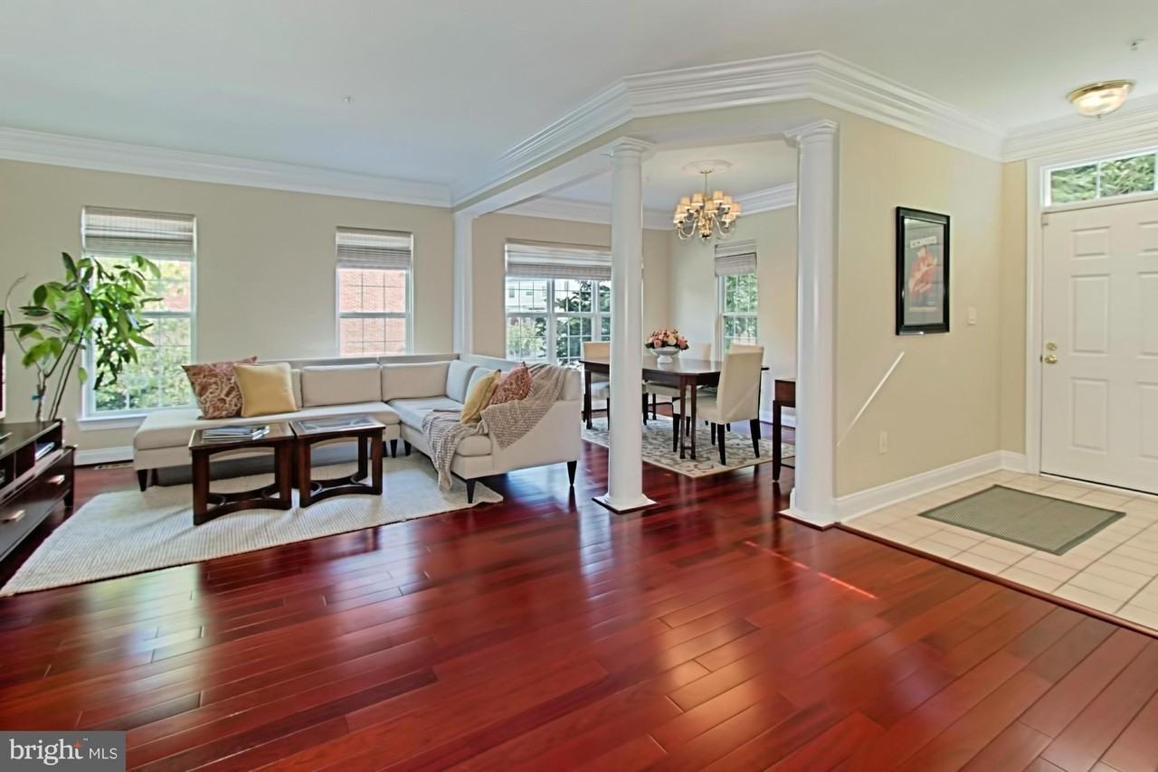 5060 Kilburn St - Photo 4 of 45