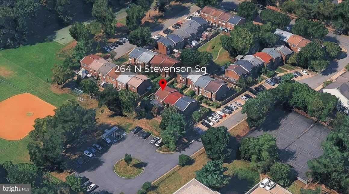 264 Stevenson Sq - Photo 2 of 28