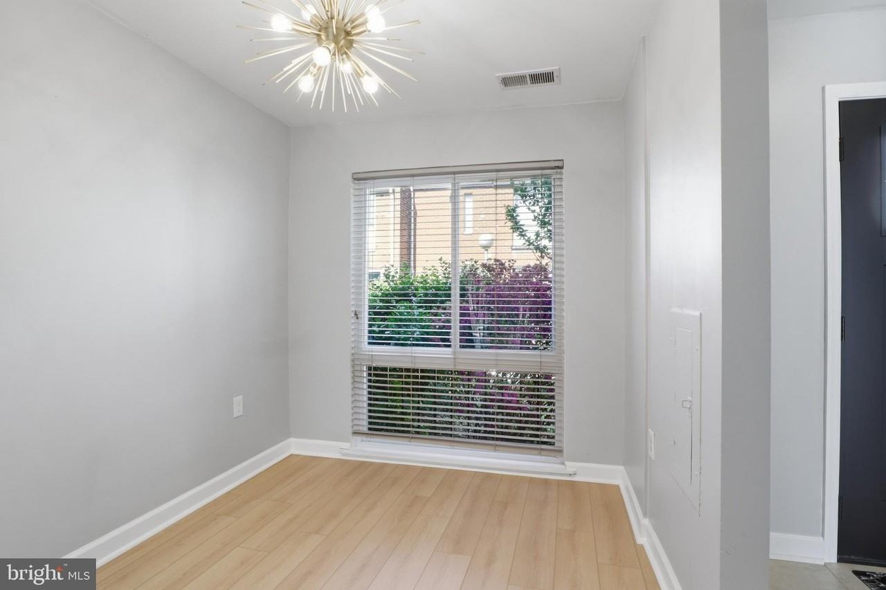264 Stevenson Sq - Photo 4 of 28