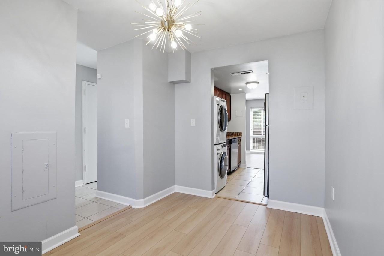 264 Stevenson Sq - Photo 5 of 28