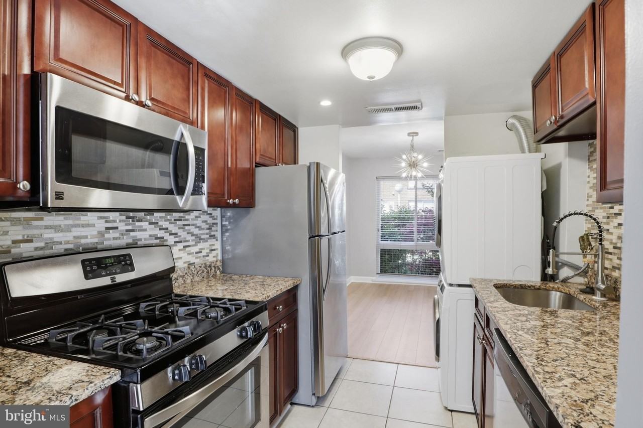 264 Stevenson Sq - Photo 7 of 28