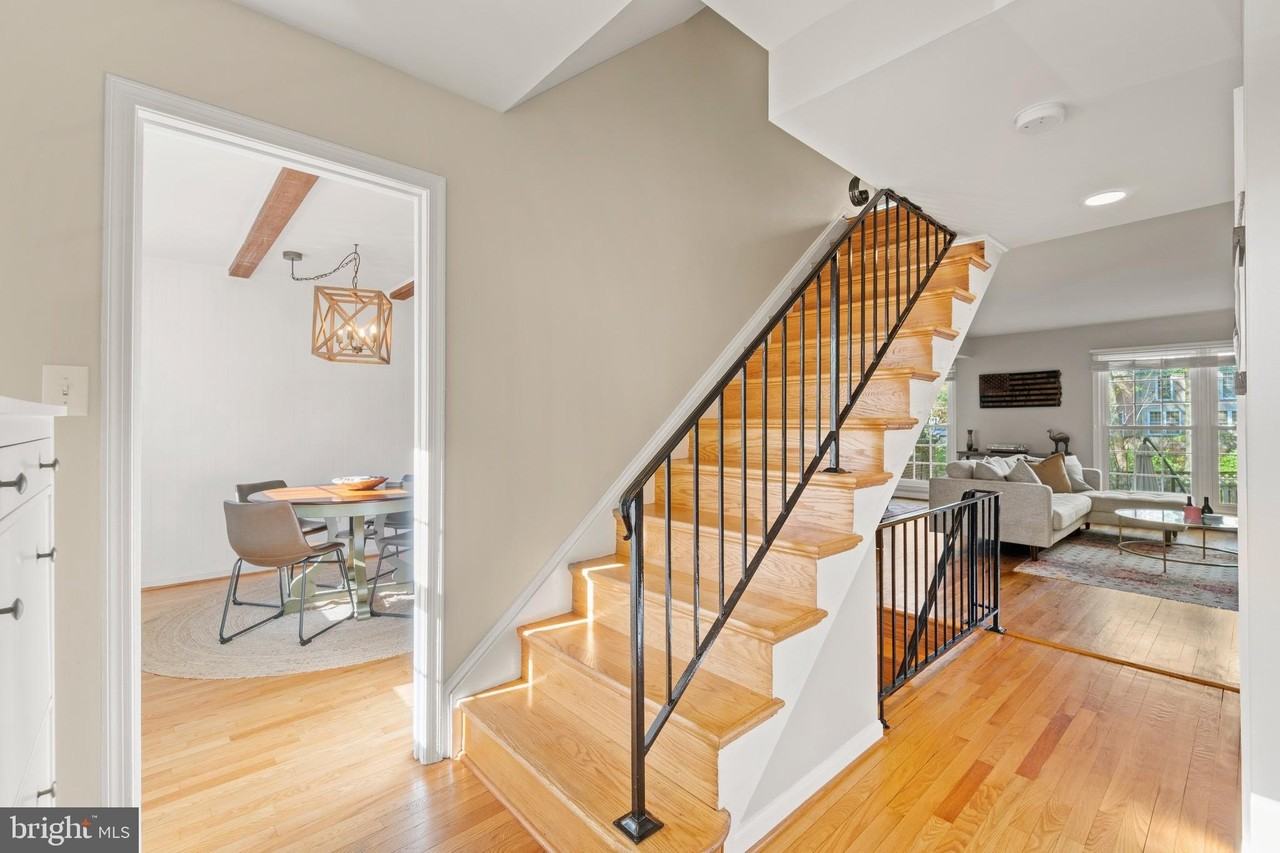 9762 Cardinal Rd - Photo 2 of 27