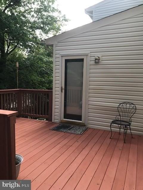 5820 Silchester St - Photo 5 of 47