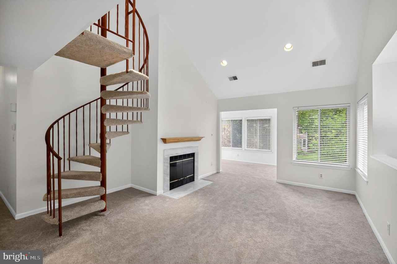 12202 Fort Buffalo Cir #528 - Photo 4 of 15