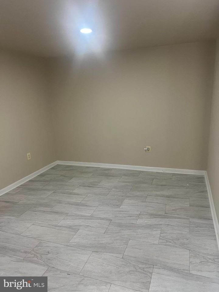 14560 Granville Ln - Photo 3 of 8