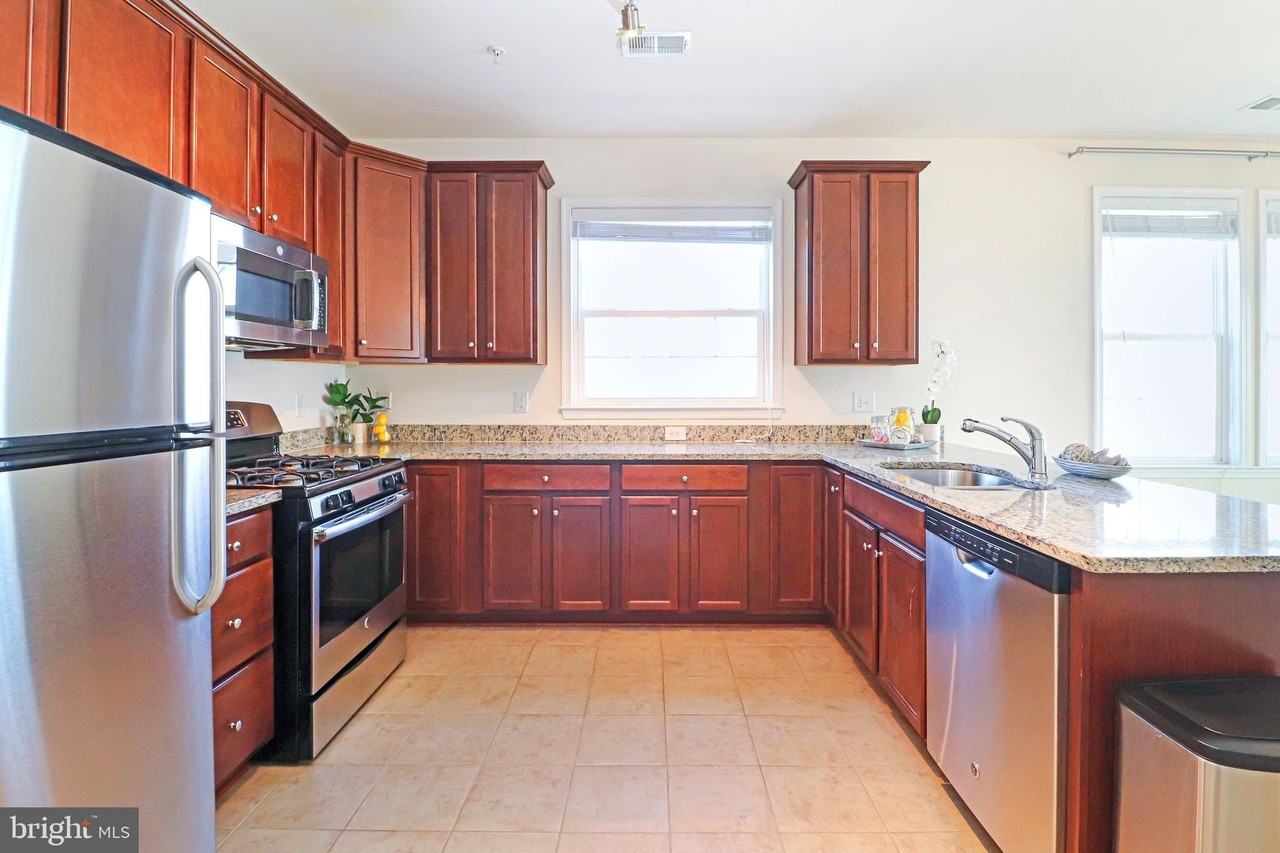 24620 Byrne Meadow Sq #300 - Photo 5 of 28
