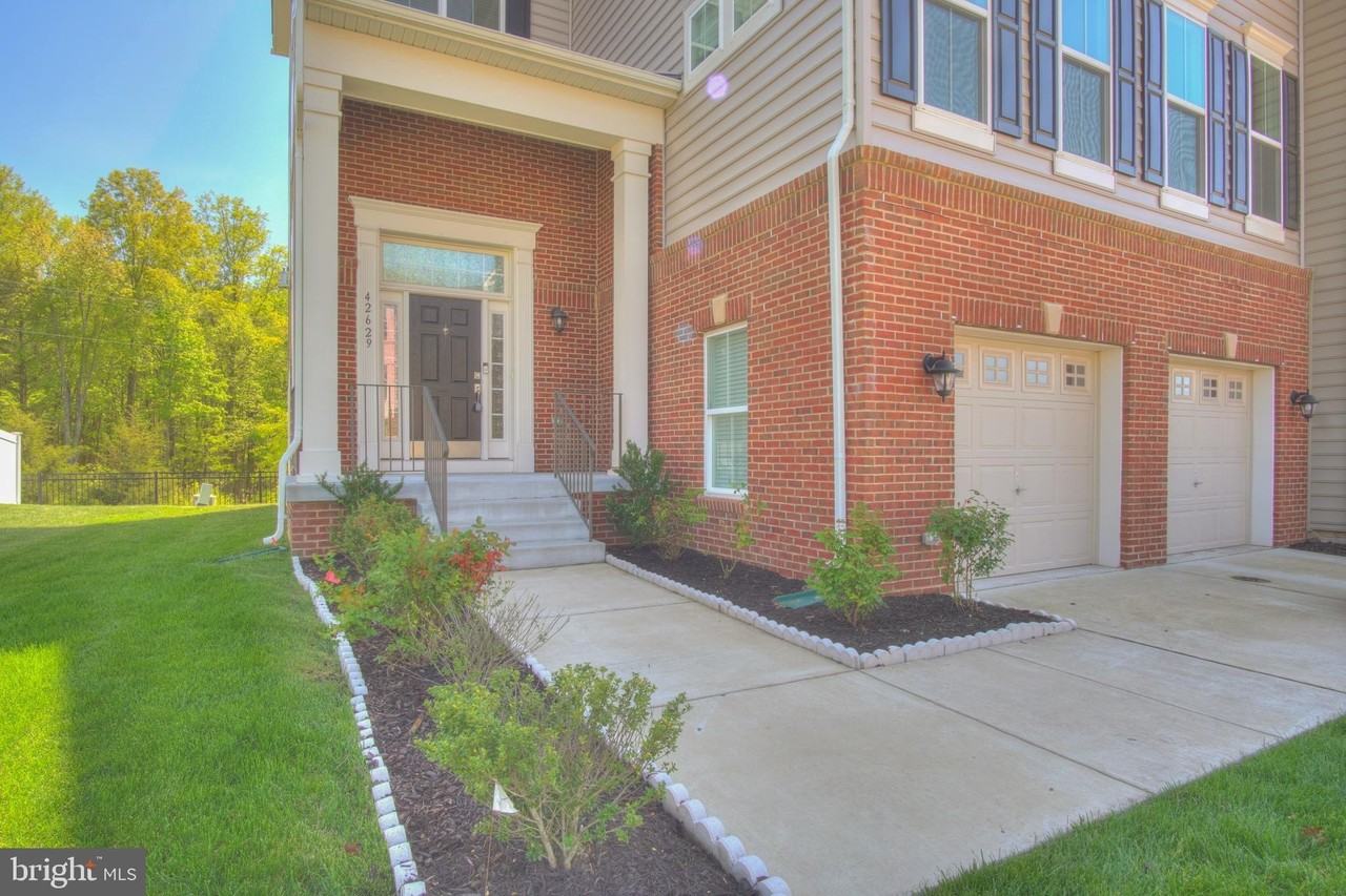 42629 Oak Park Sq - Photo 3 of 50