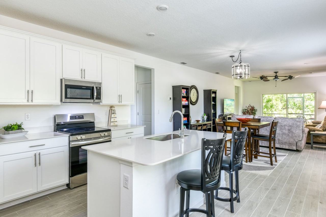 986 Arcadian Lakes Blvd - Photo 7 of 37