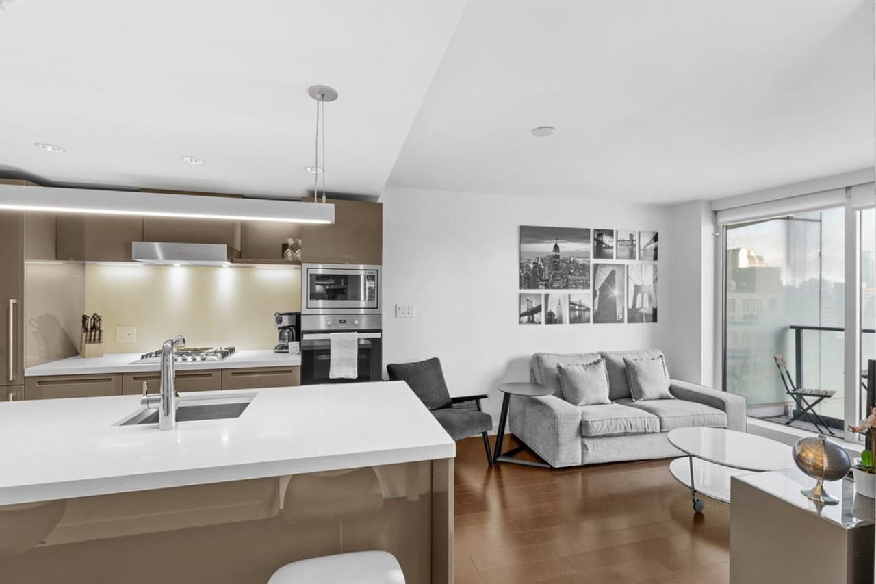 777 Richards Street - Photo 5 of 17