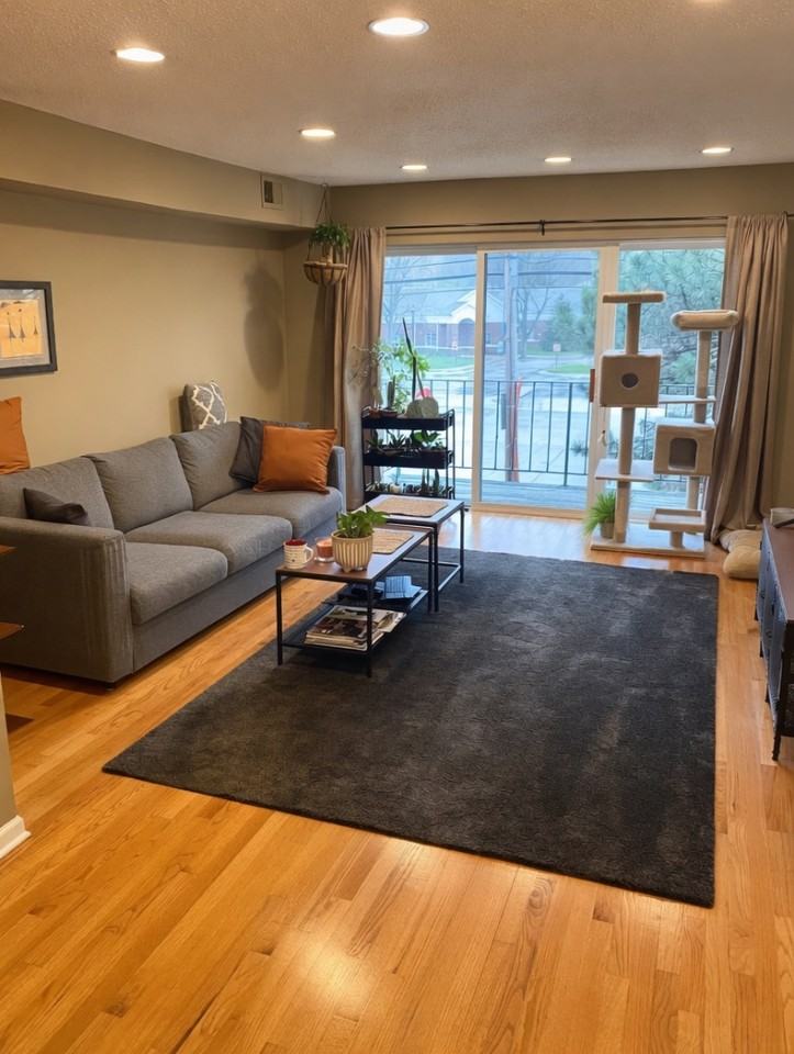 3245 Milwaukee Ave - Photo 4 of 20