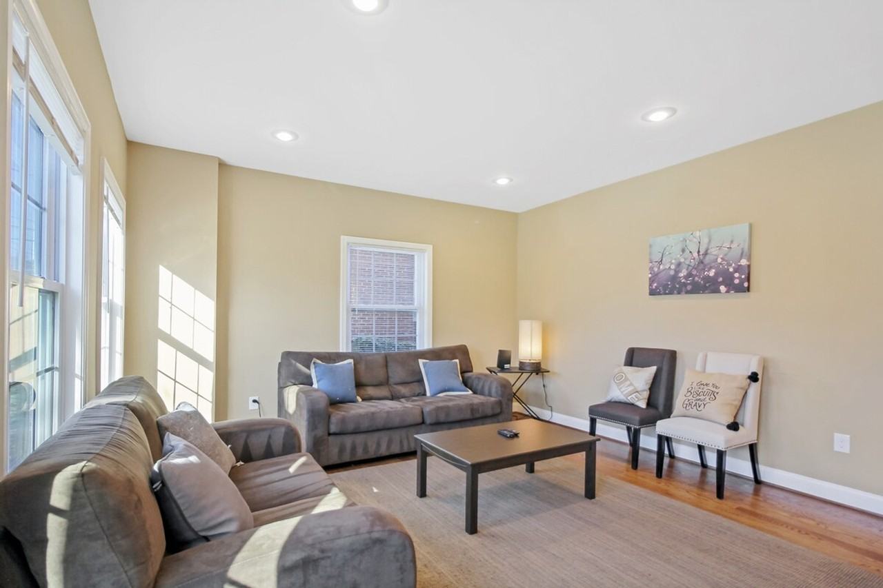 624 S Washington St #1395358P - Photo 7 of 50
