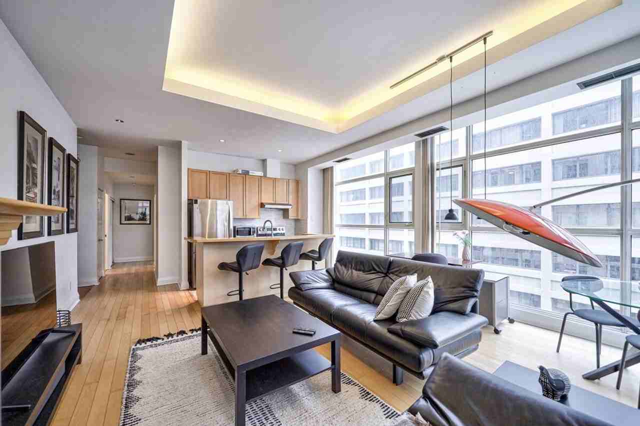 8 Wellesley St E #1513104P - Photo 2 of 25
