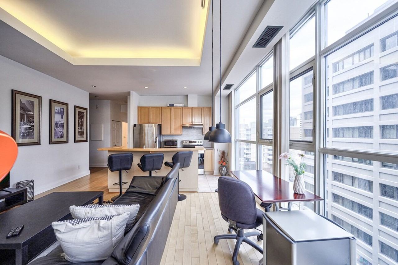 8 Wellesley St E #1513104P - Photo 3 of 25