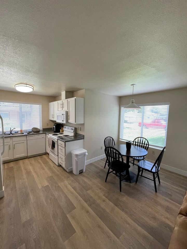 604 N Columbia Center Blvd #1505665P - Photo 2 of 24