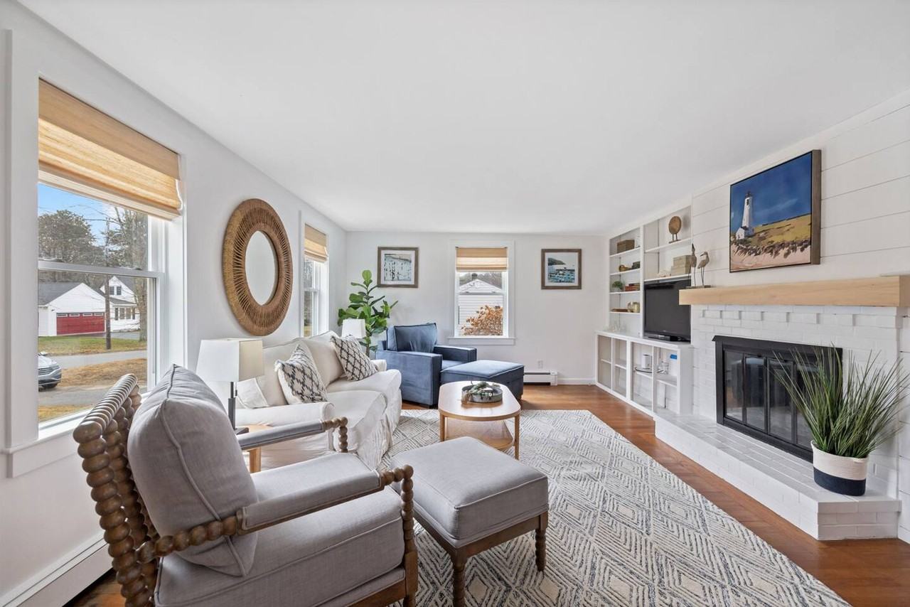 12 Woodside Dr #1532211P - Photo 3 of 26