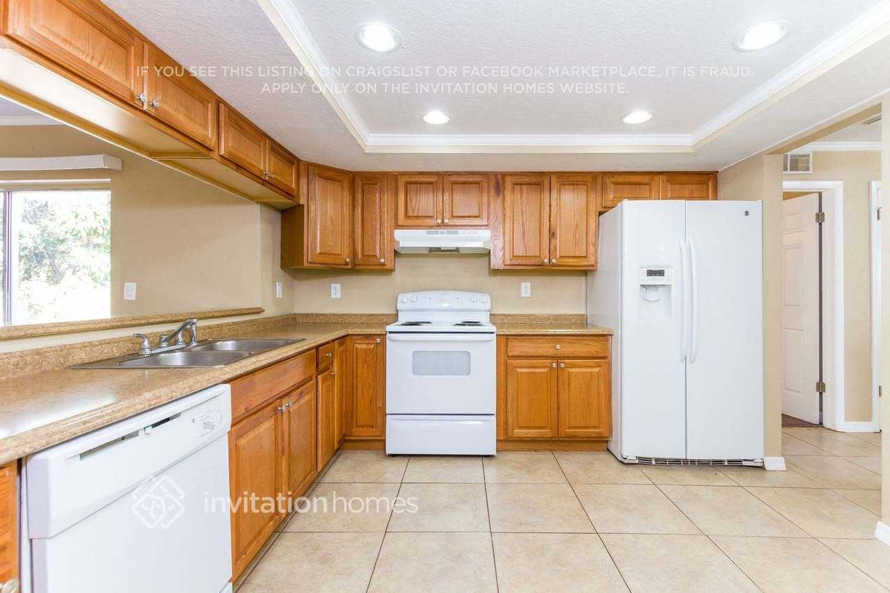 12231 Shadow Ridge Blvd - Photo 7 of 20