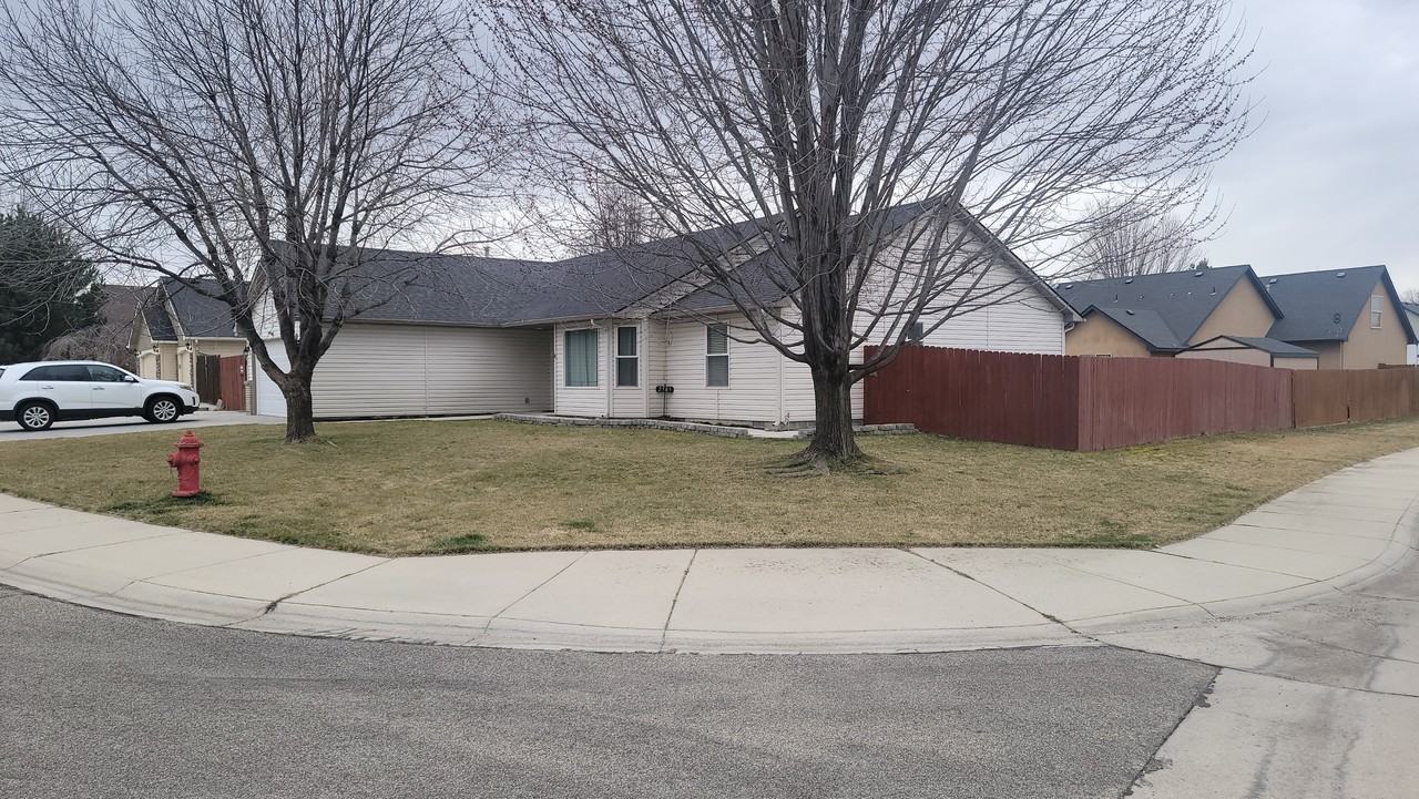2589 W Whitelaw Dr #1 - Photo 3 of 26