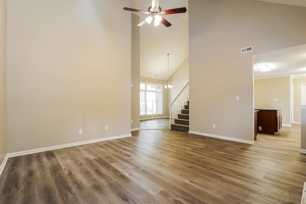 1011 Laurens Way - Photo 5 of 17