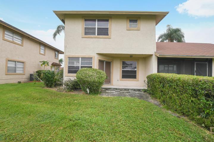 1475 Lake Mango Way - Photo 2 of 8