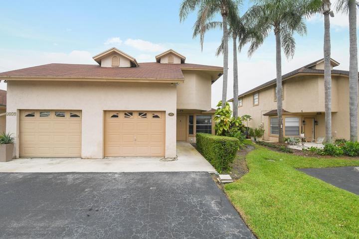 1475 Lake Mango Way - Photo 3 of 8