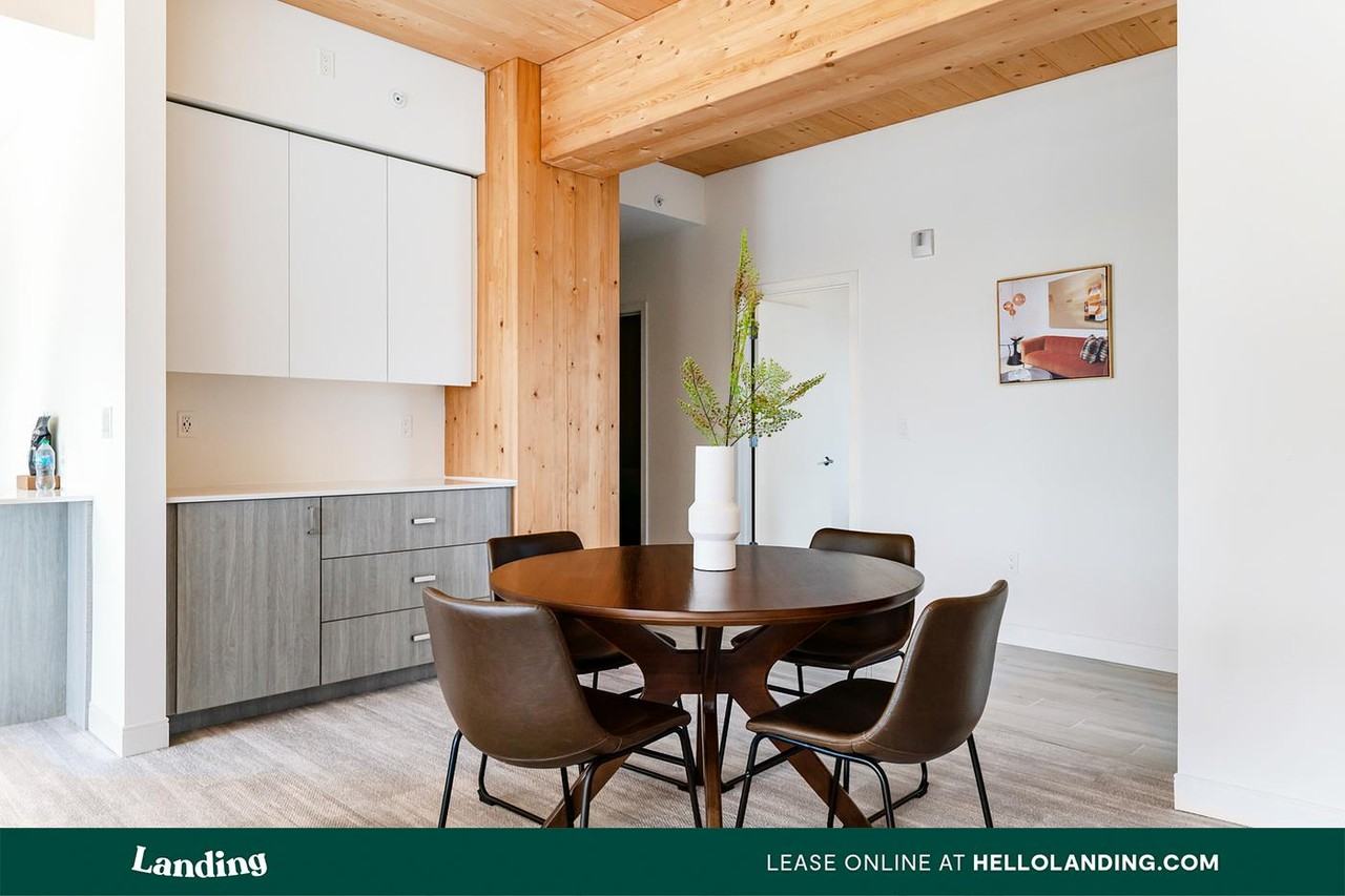 700 E Kilbourn Avenue - Photo 4 of 50