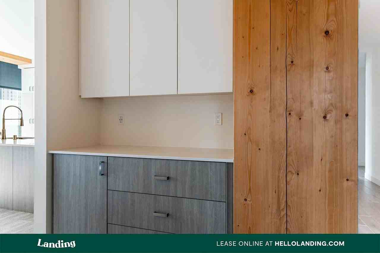 700 E Kilbourn Avenue - Photo 5 of 50