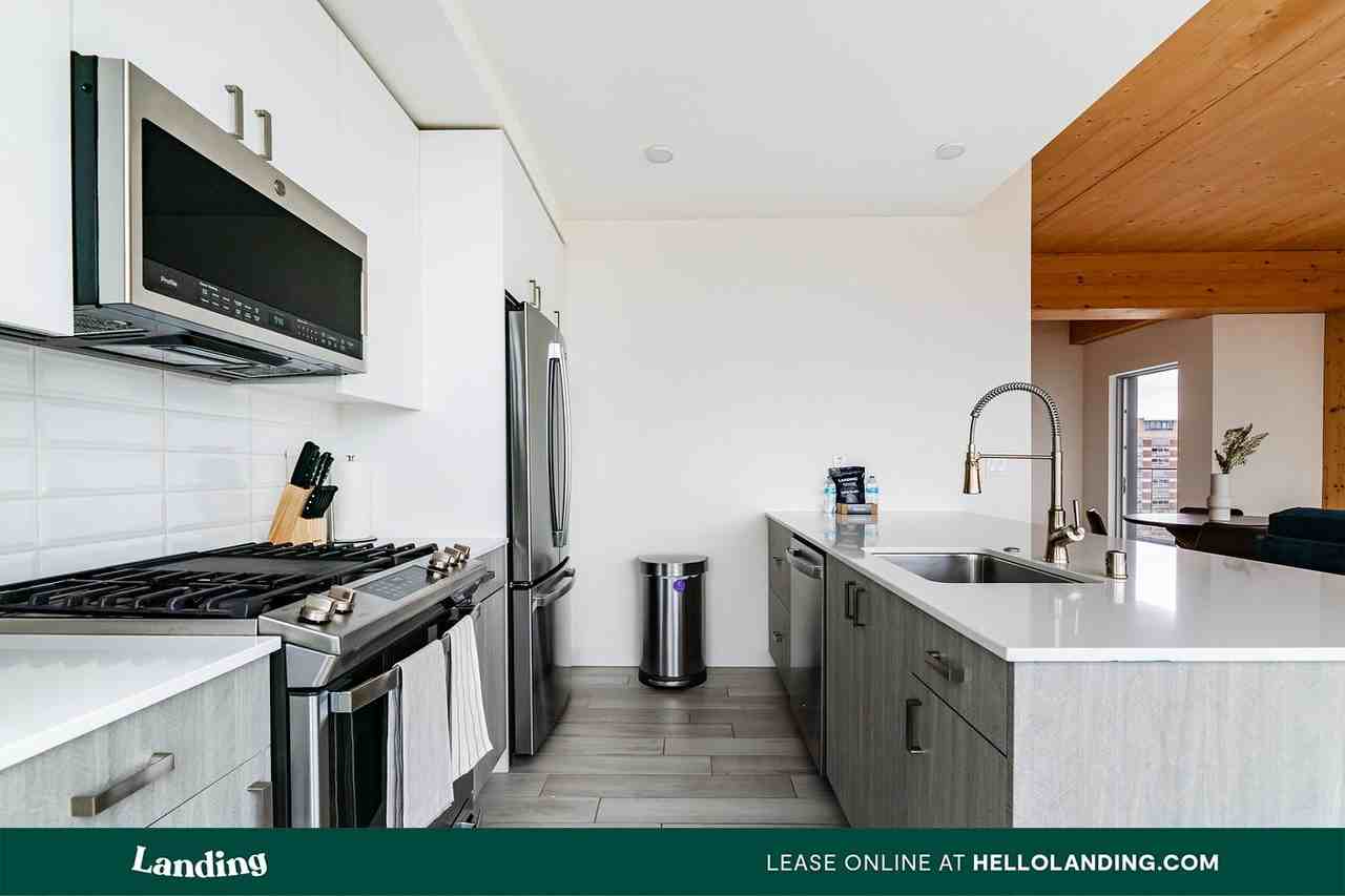 700 E Kilbourn Avenue - Photo 5 of 50