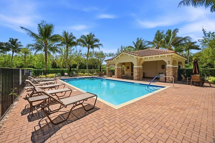 10415 Wellington Parc Drive - Photo 4 of 8