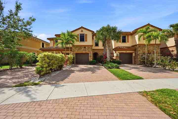 10415 Wellington Parc Drive - Photo 2 of 8