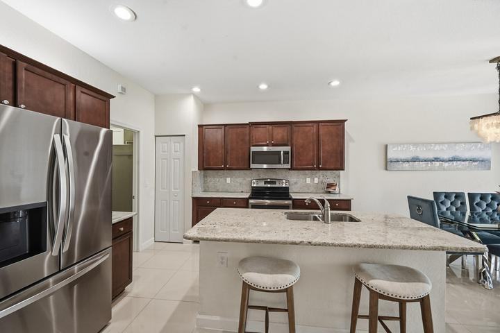 10415 Wellington Parc Drive - Photo 5 of 8