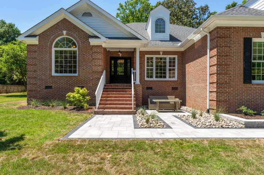 8703 Decoy Ln - Photo 5 of 34