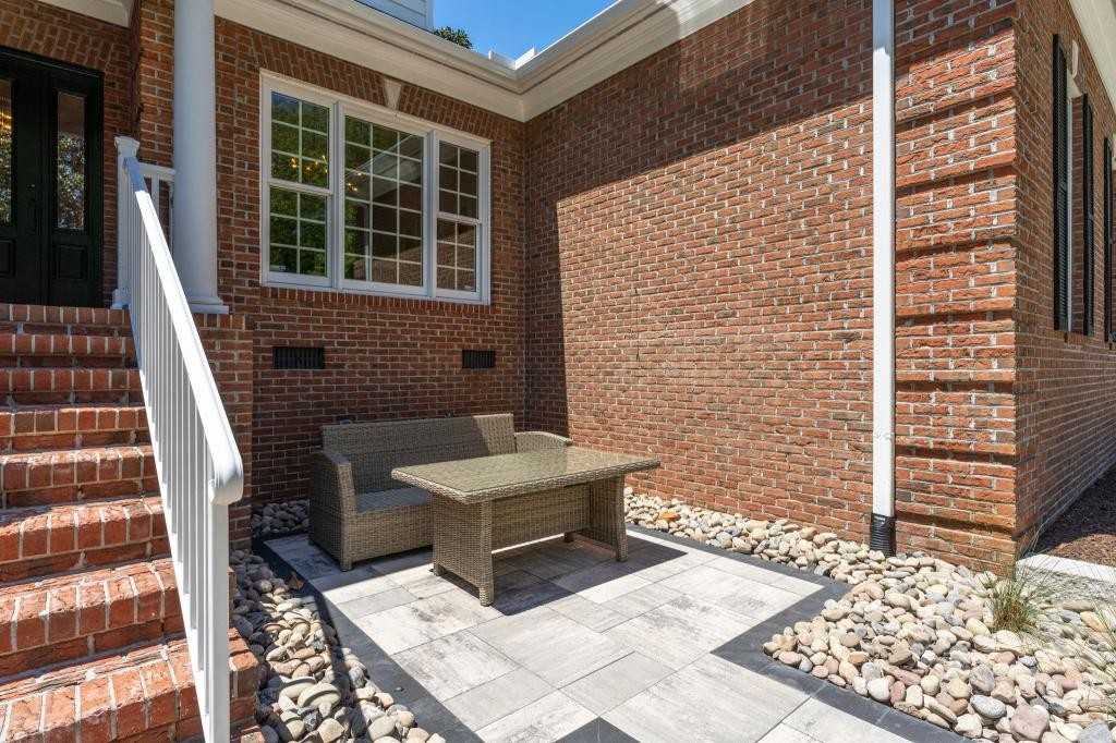 8703 Decoy Ln - Photo 6 of 34