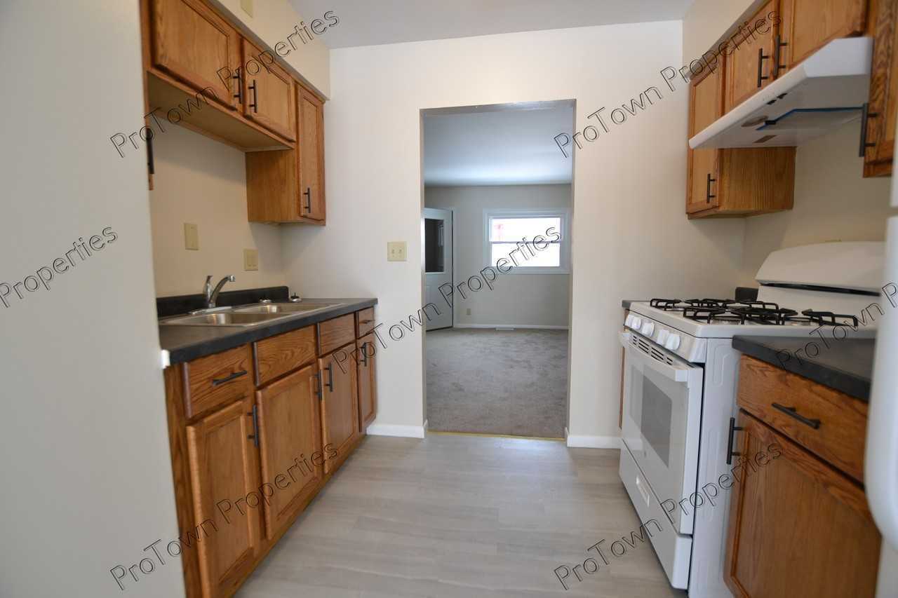 1910 Moore Avenue - Photo 3 of 11