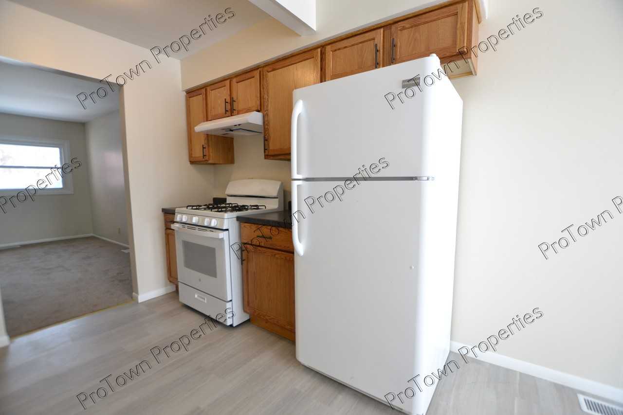 1910 Moore Avenue - Photo 4 of 11
