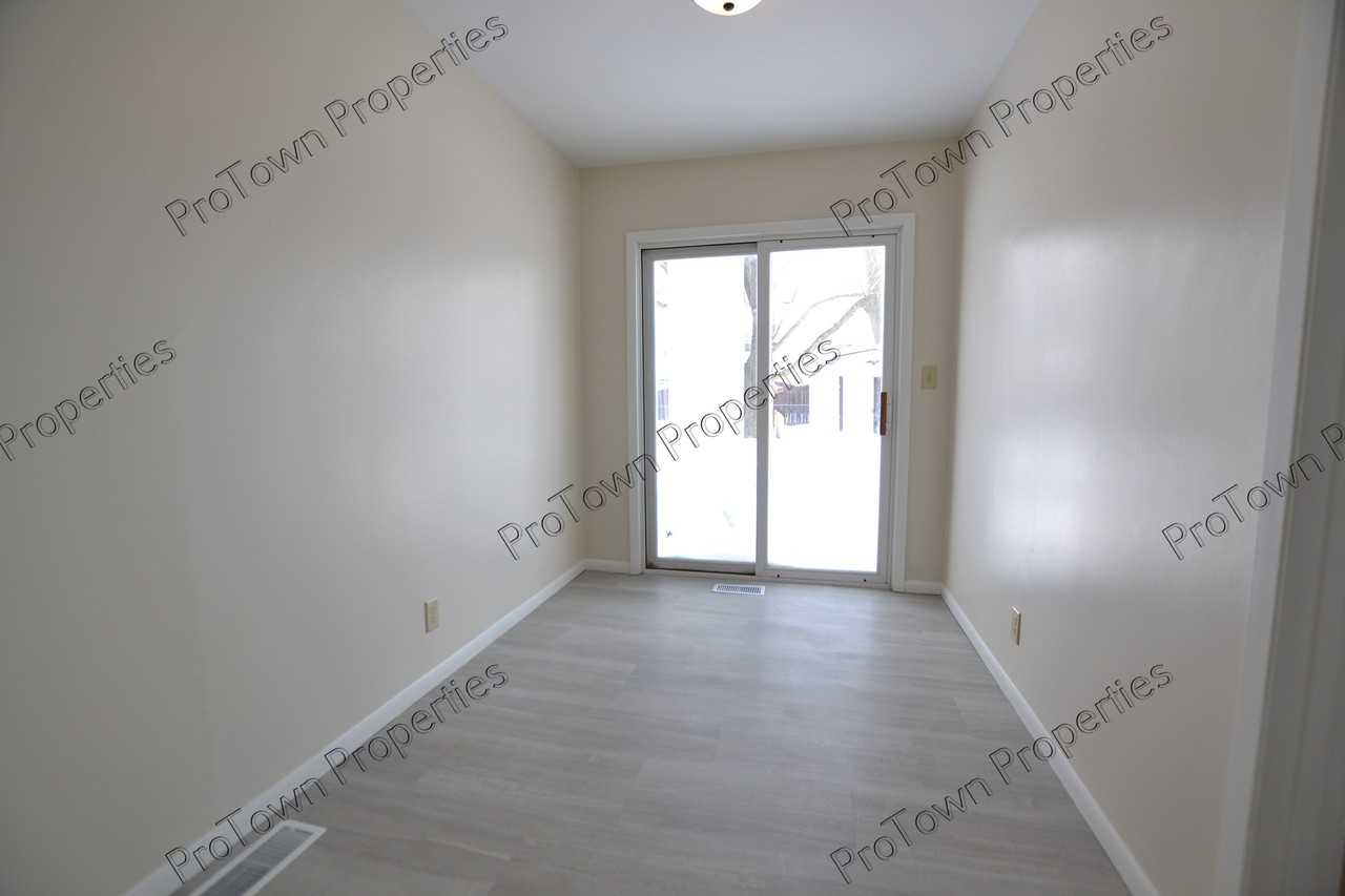 1910 Moore Avenue - Photo 5 of 11