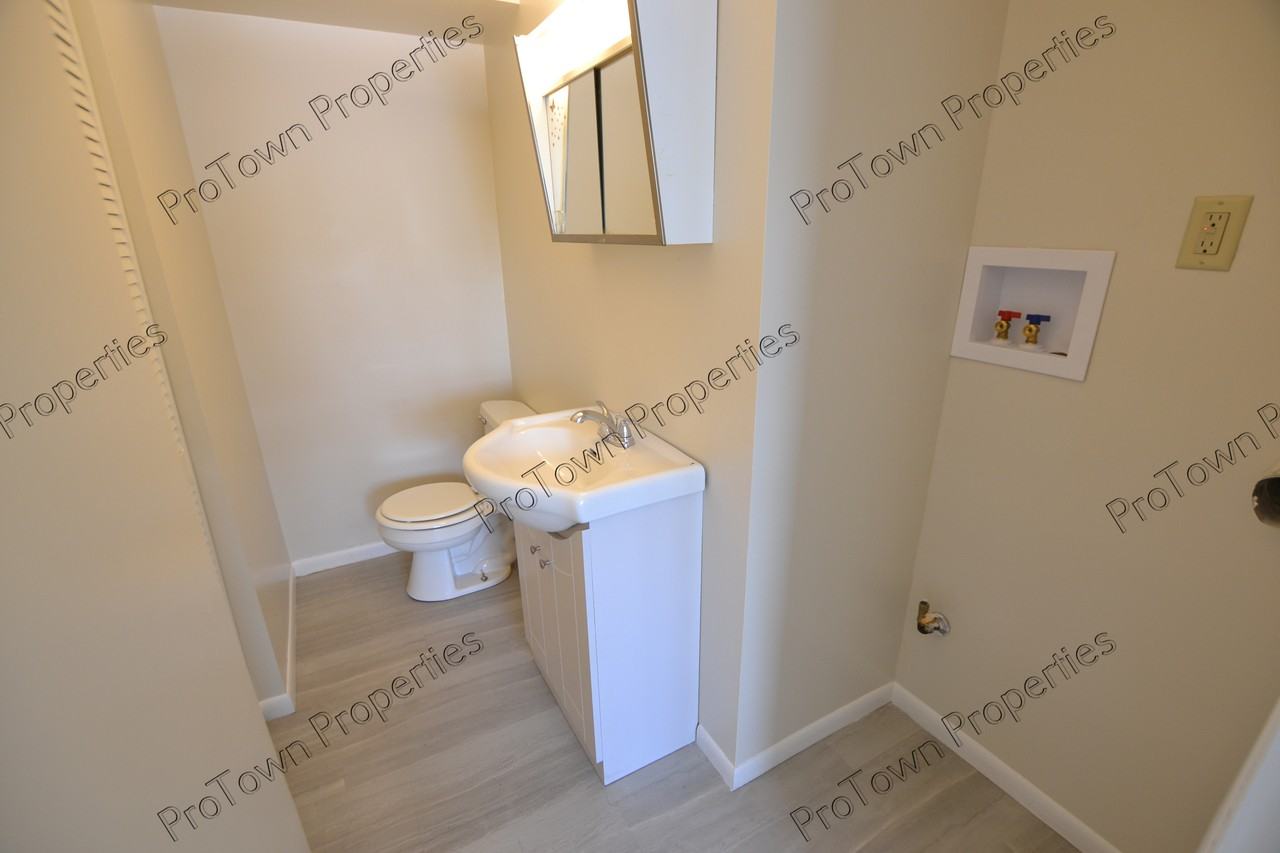 1910 Moore Avenue - Photo 6 of 11