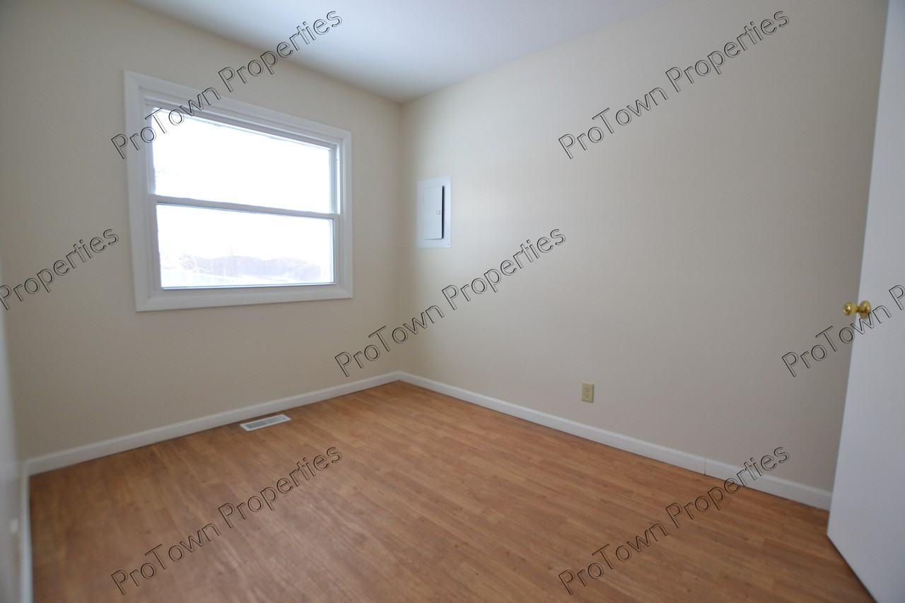 1910 Moore Avenue - Photo 7 of 11