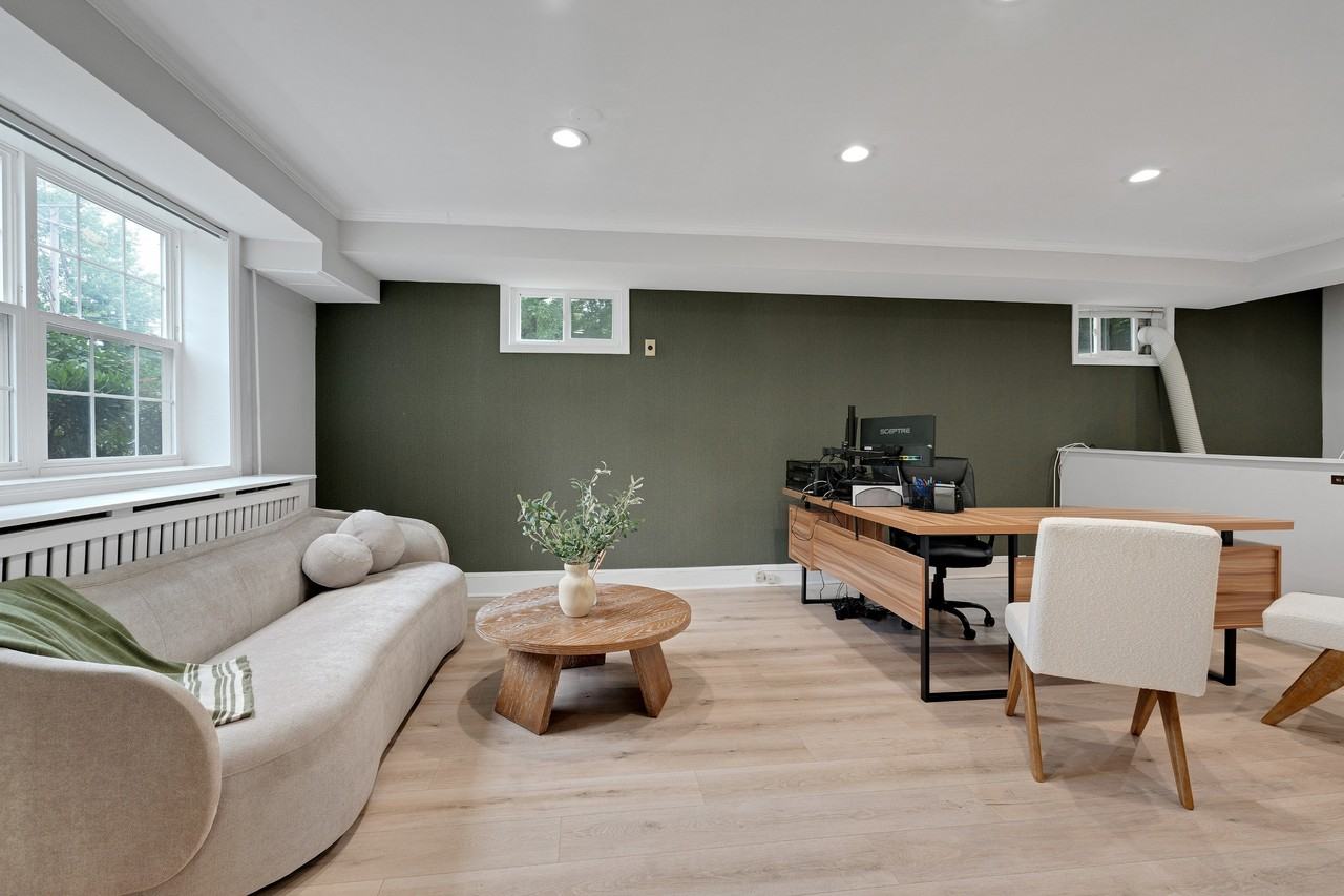 Laurel Court - Photo 7 of 16