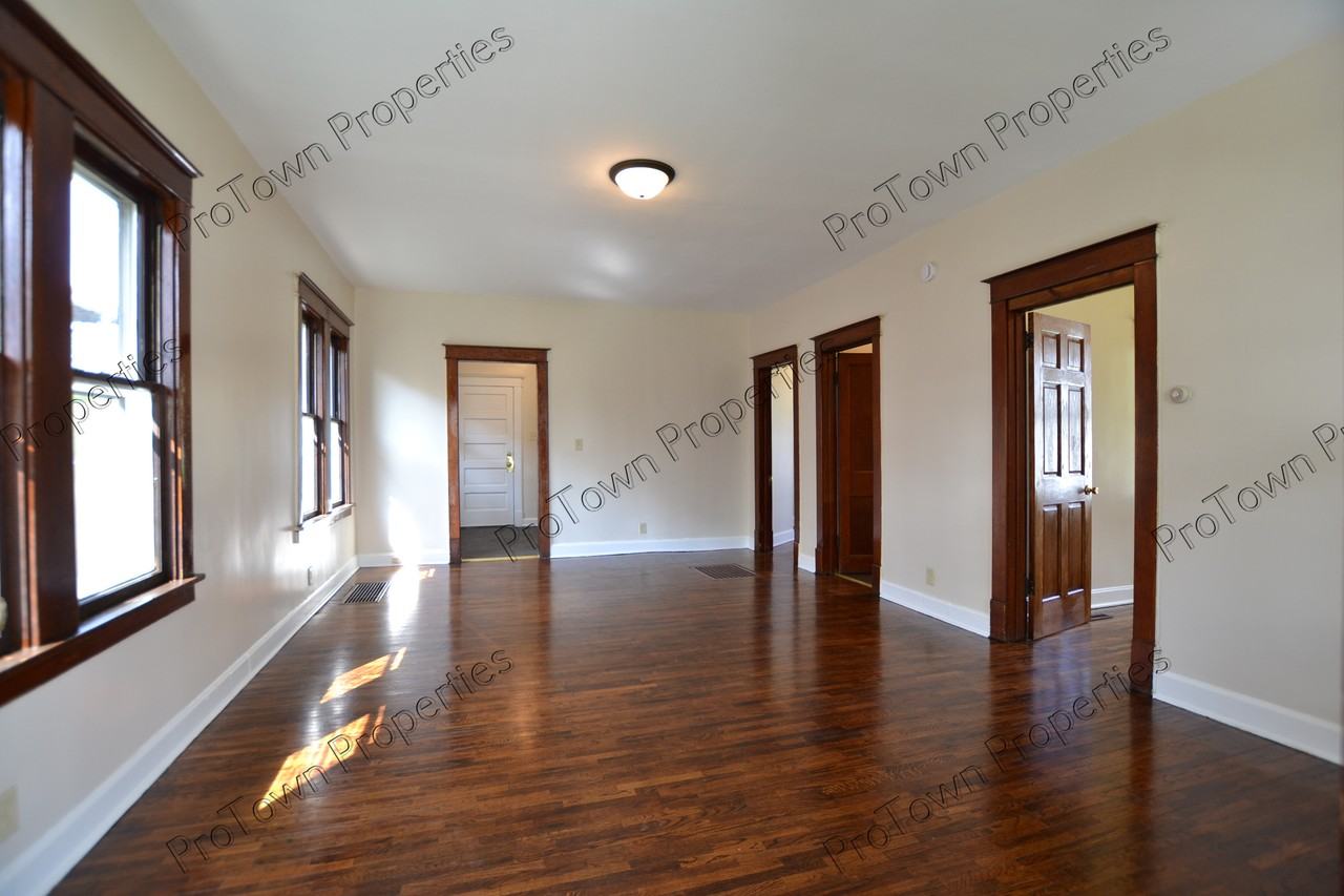 463 South Ottawa Street - Photo 2 of 7