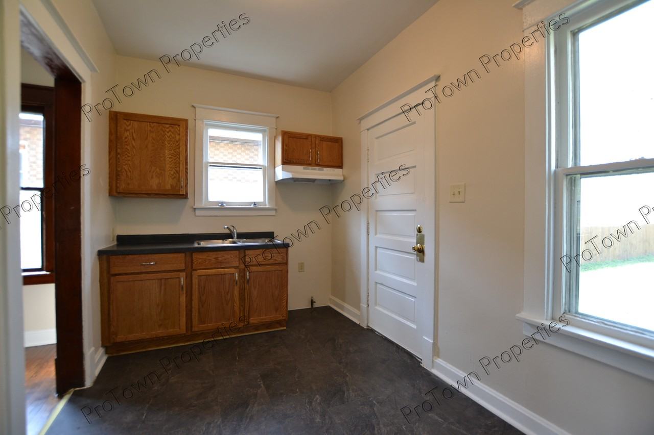 463 South Ottawa Street - Photo 3 of 7