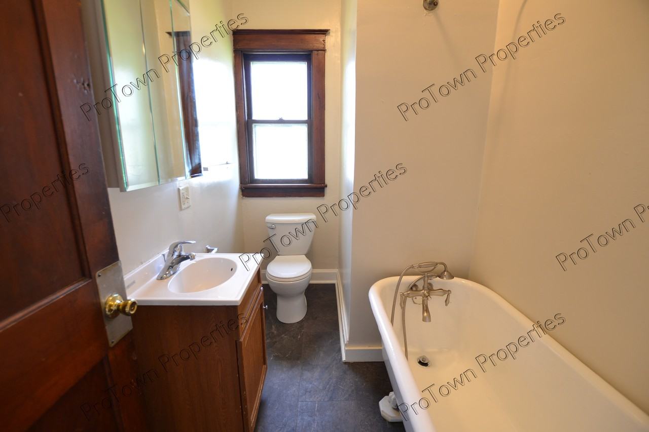 463 South Ottawa Street - Photo 4 of 7