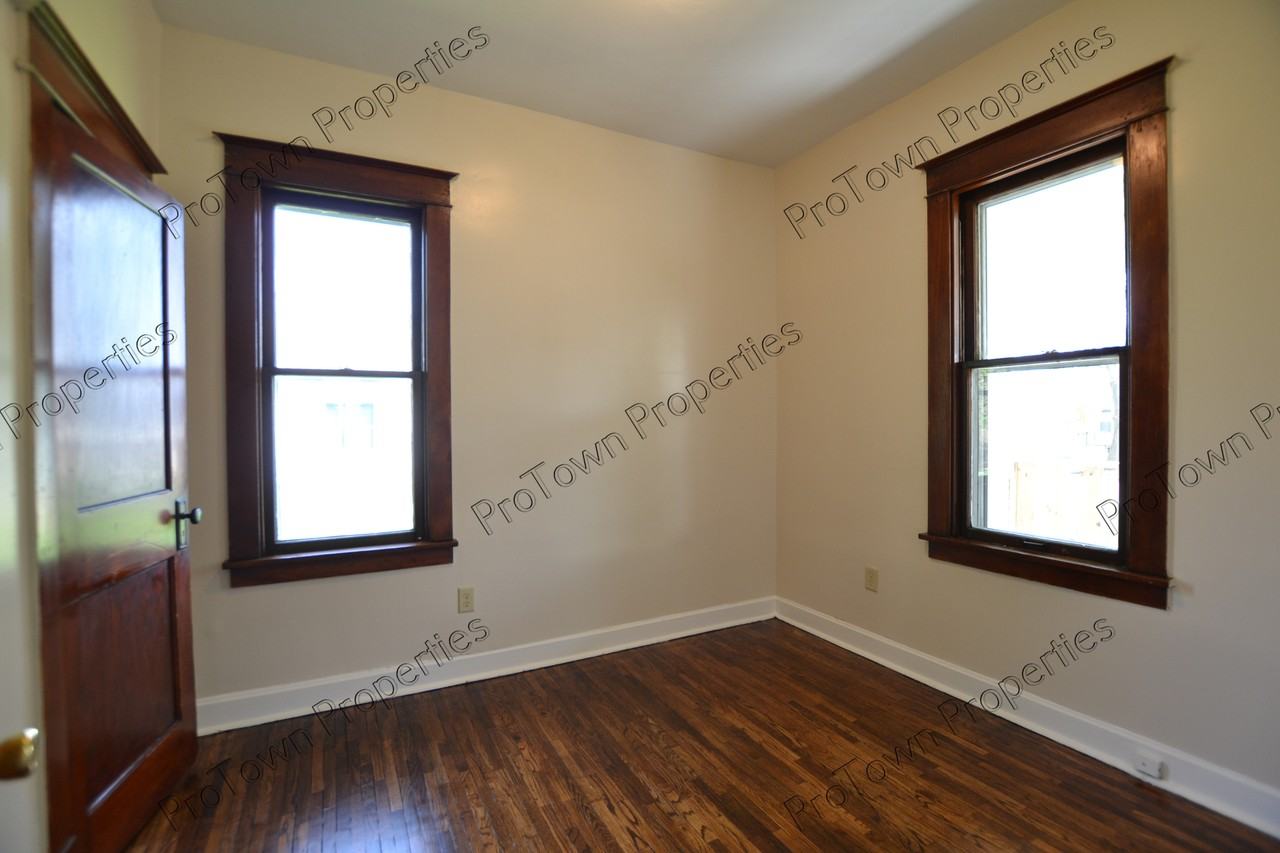 463 South Ottawa Street - Photo 6 of 7