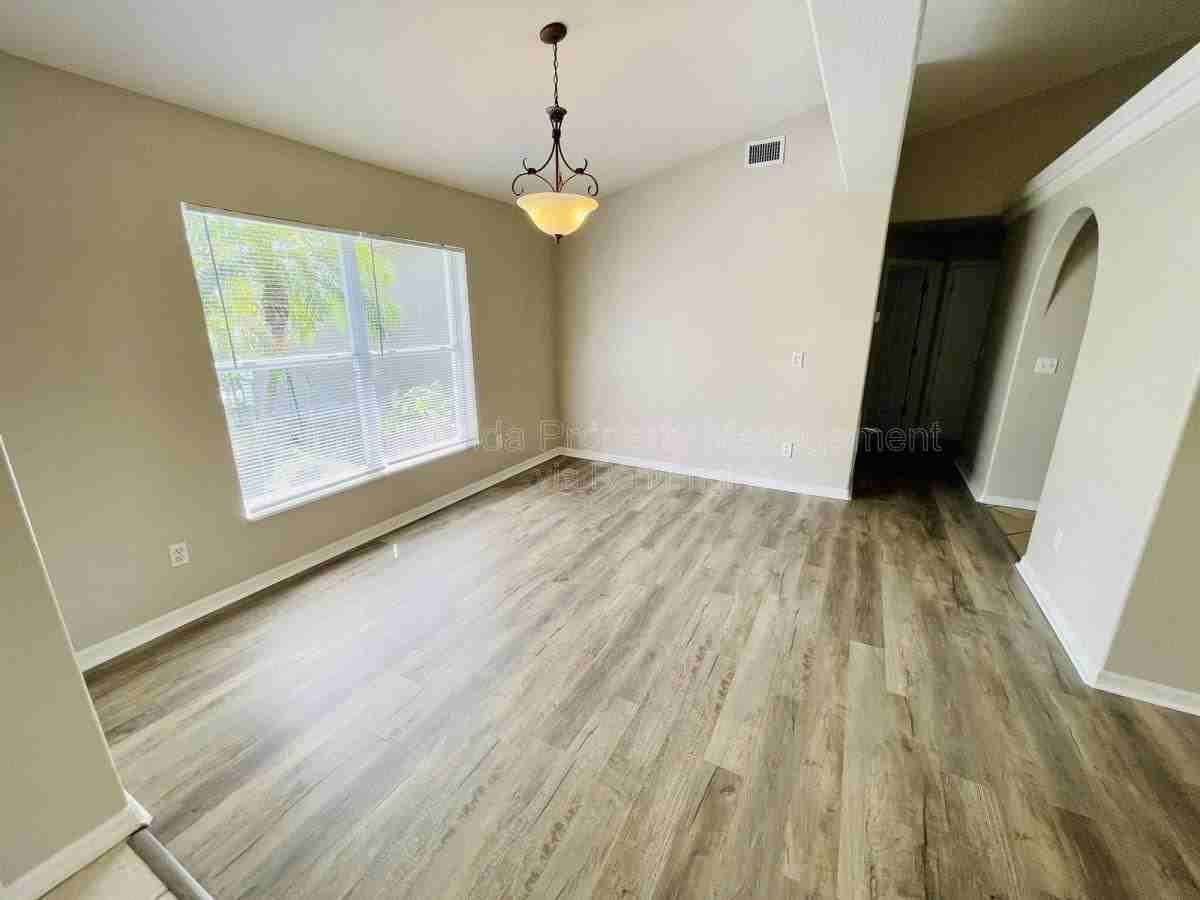 1514 Sunset Village Blvd - Photo 3 of 8