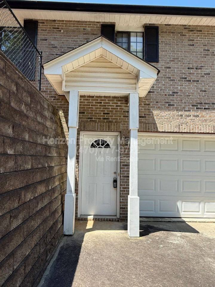 4005 Hidden Hollow Dr - Photo 2 of 9