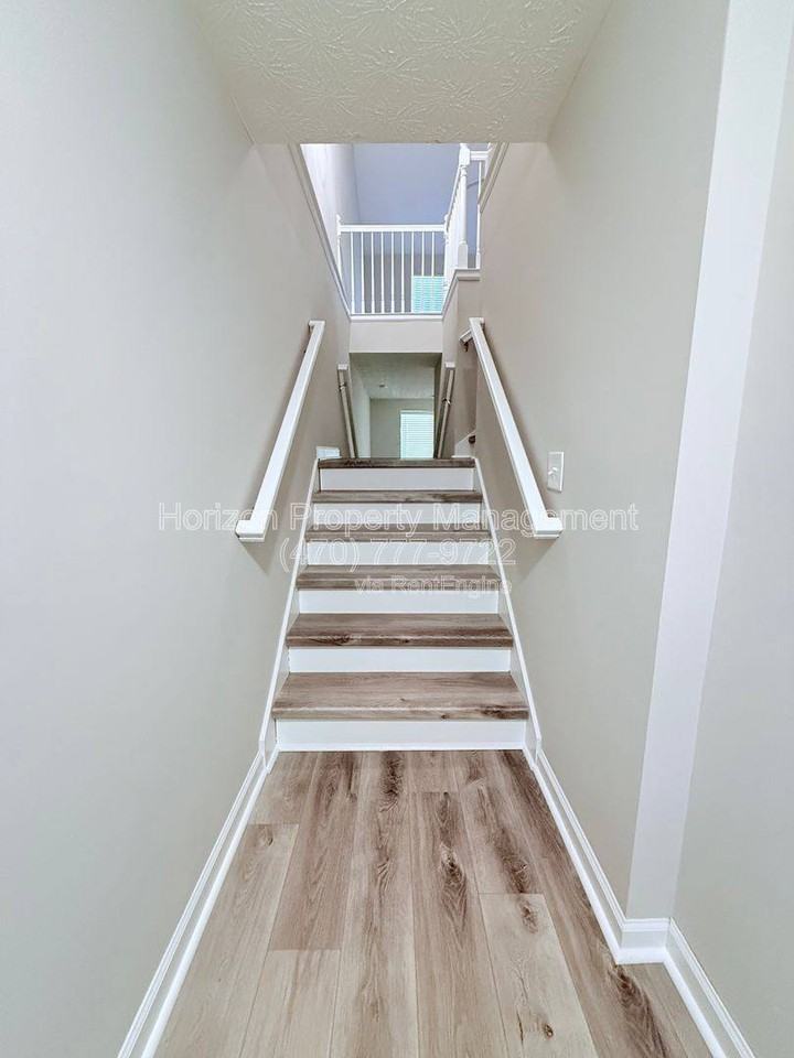 4005 Hidden Hollow Dr - Photo 3 of 9