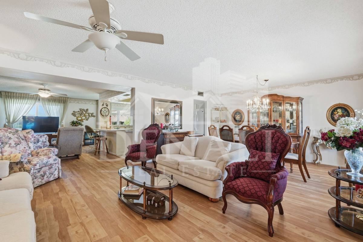 9807 W Mockingbird Dr - Photo 3 of 10